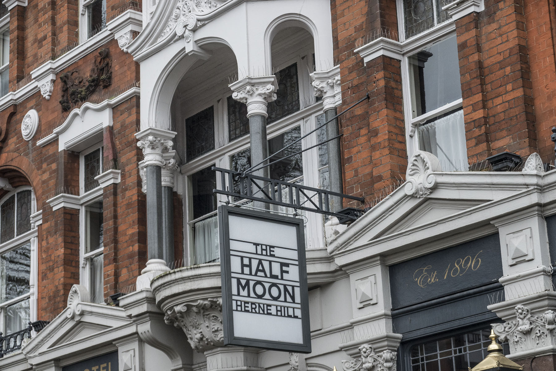 4CrystalPaltoVauxhallPubHalfMoon