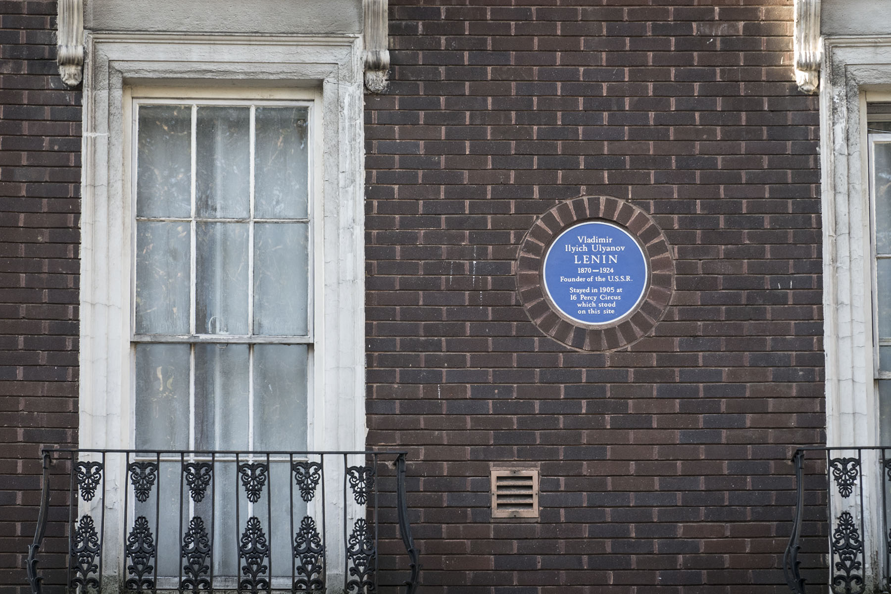 IslingtonPksandSqsPercyCircusLeninPlaque