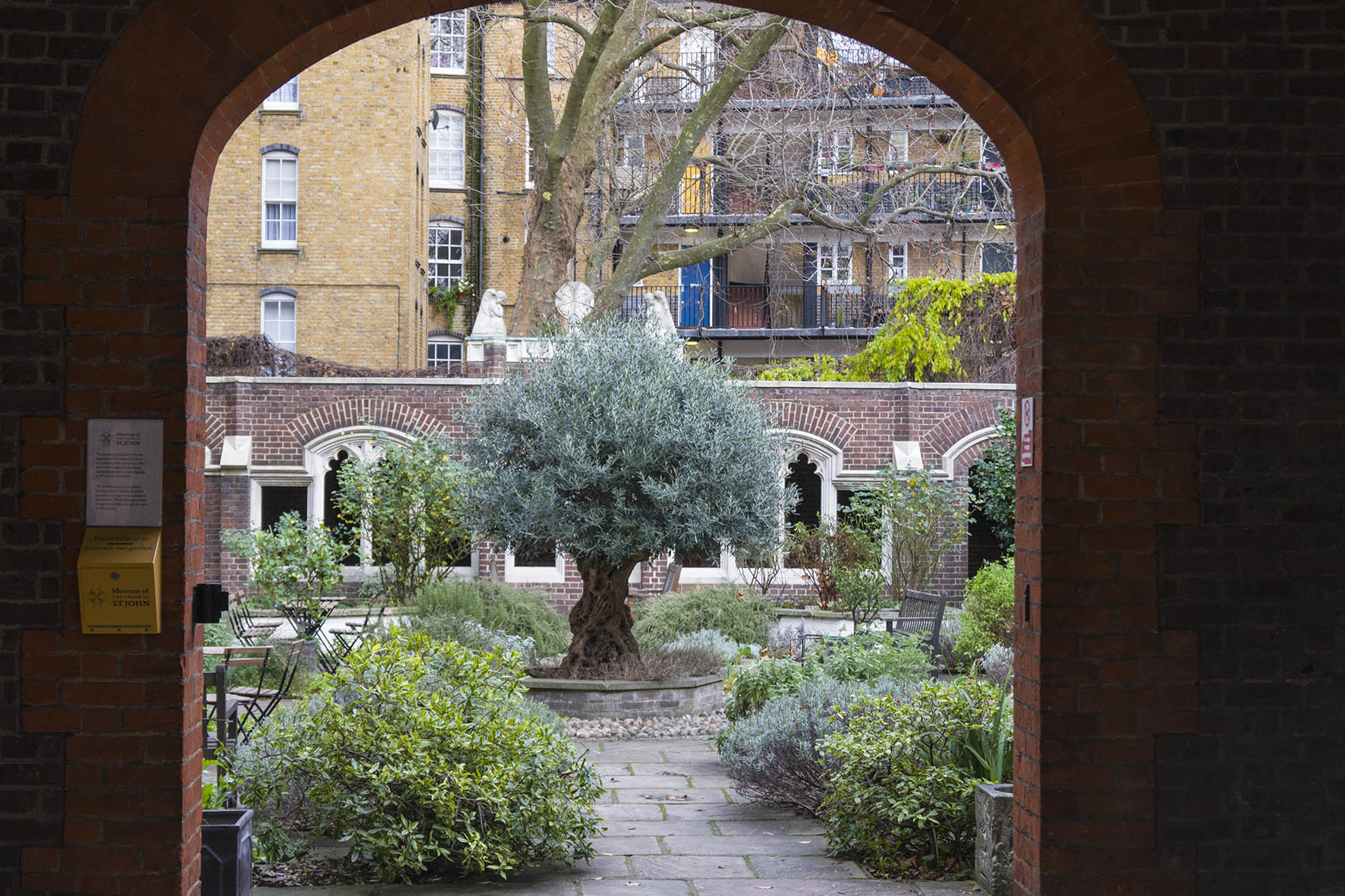FarringdonCirc6MuseumofStJohnGdn