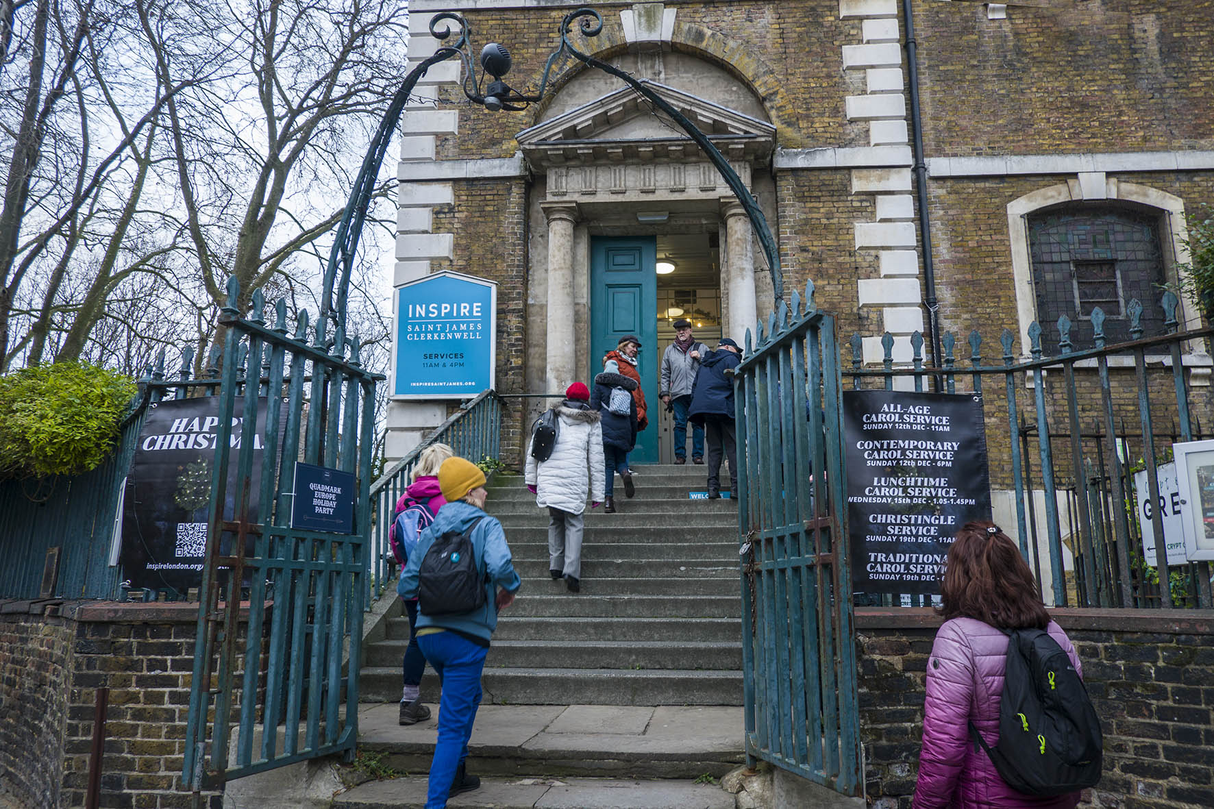 FarringdonCirc9StJameswRamblers