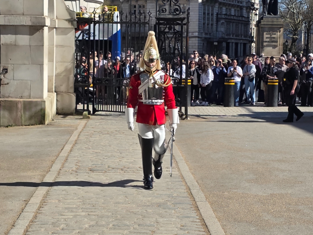 BakerSt RH Changing guard
