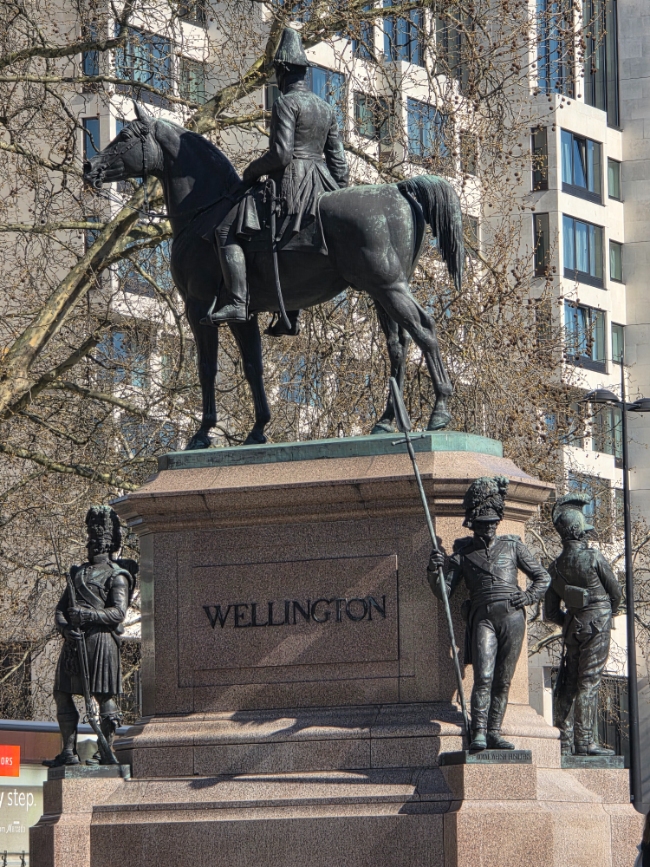 BakerSt RH Monumental